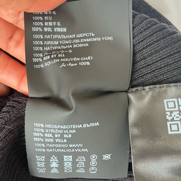 Prada Superfine Wool Black long sleeve turtleneck - Picture 5 of 8